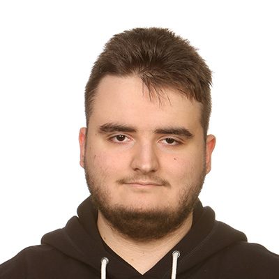 Kevin Liebing, Assistenz der Geschäftsführung bei RATIO-CUT Fertigungstechnik, porträtiert.