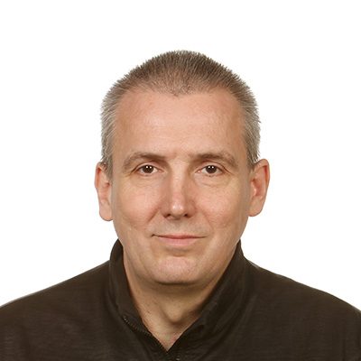 Thorsten Liebing, Geschäftsführer bei RATIO-CUT Fertigungstechnik, porträtiert.