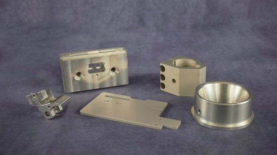 Komplexe Frästeile aus Aluminium und Stahl