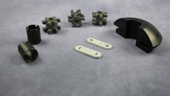 Schwarz beschichtete Metallteile