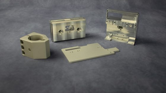 Hochwertige Aluminiumblöcke mit präzisen Ausschnitten